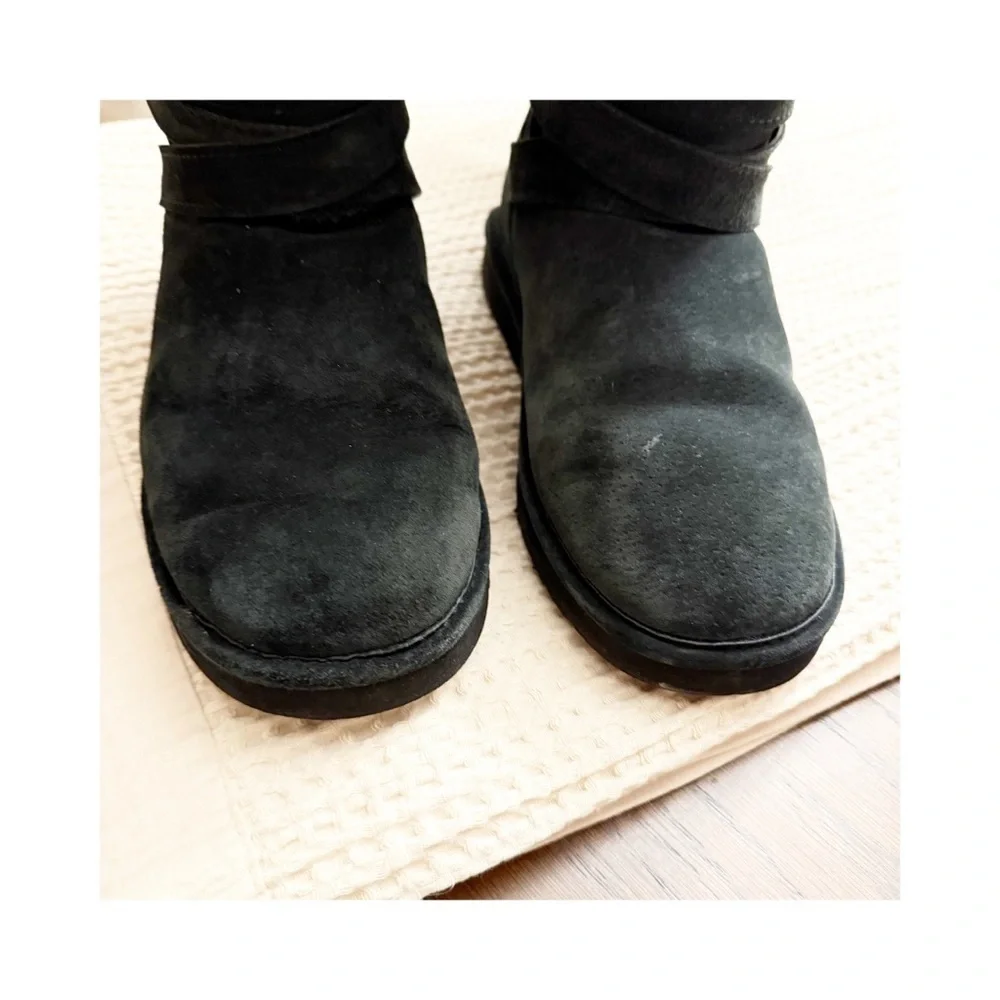 LAMO EUC LIBERTY 12” 100 PERCENT SHEEPSKIN BOOTS WITH STRAPS 9